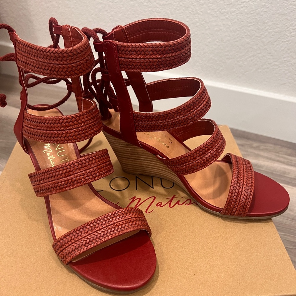 Womens Sandals Size 7